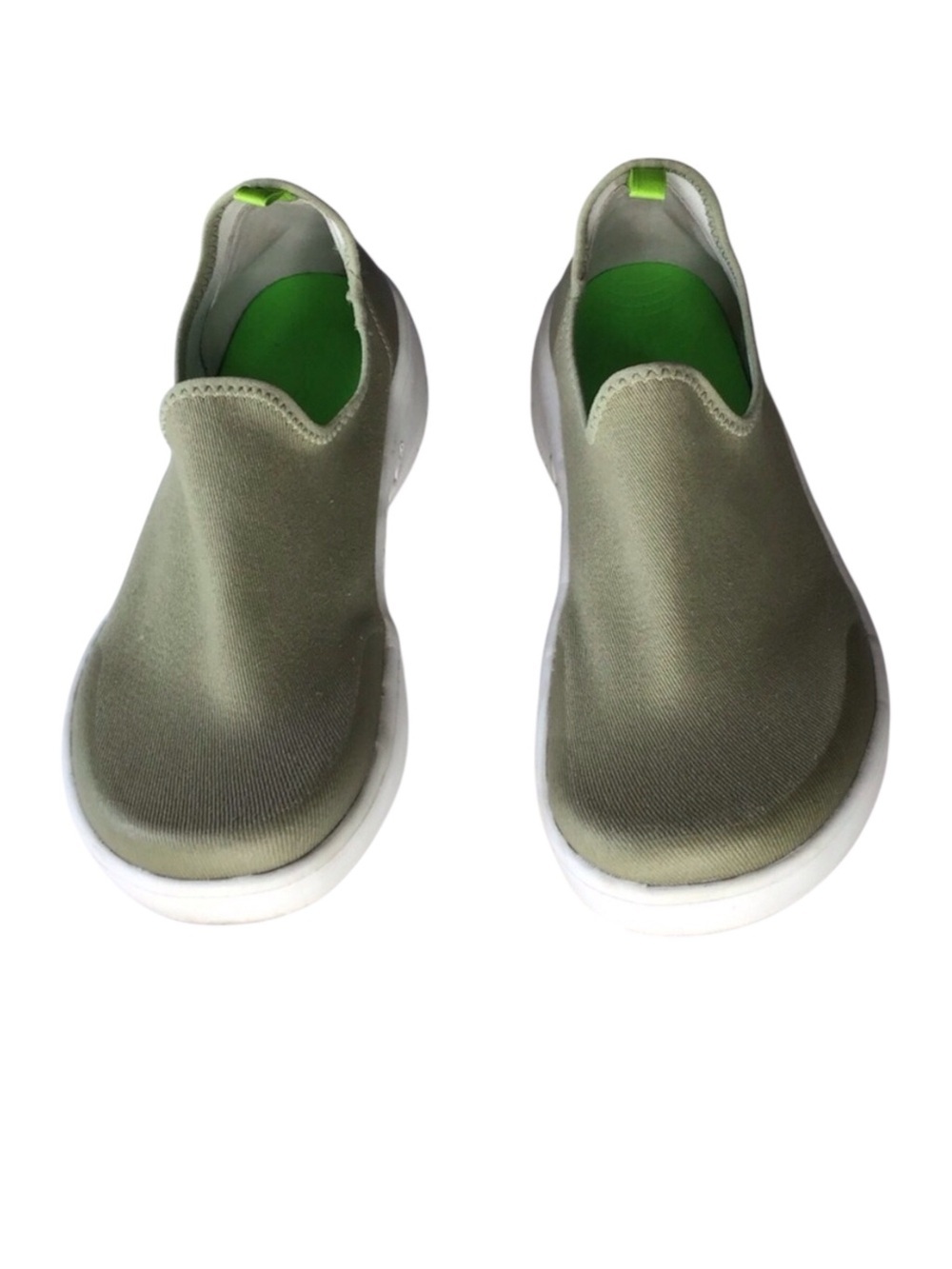 OOFOS OOmg eeZee Low Recovery Sneaker in Green Size 7.5